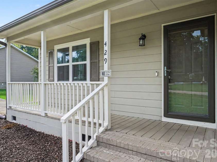 429 Castlewood Circle, Rock Hill, SC 29730.  MLS# CAR4411534, YatesRealty ID 42185. 