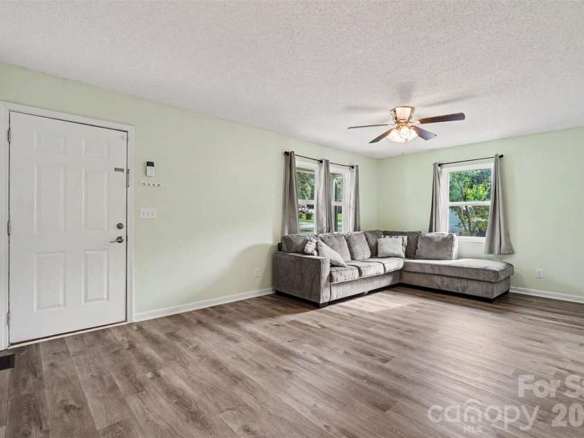 429 Castlewood Circle, Rock Hill, SC 29730.  MLS# CAR4411534, YatesRealty ID 42185. 