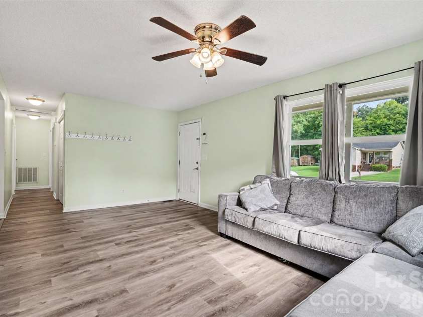 429 Castlewood Circle, Rock Hill, SC 29730.  MLS# CAR4411534, YatesRealty ID 42185. 