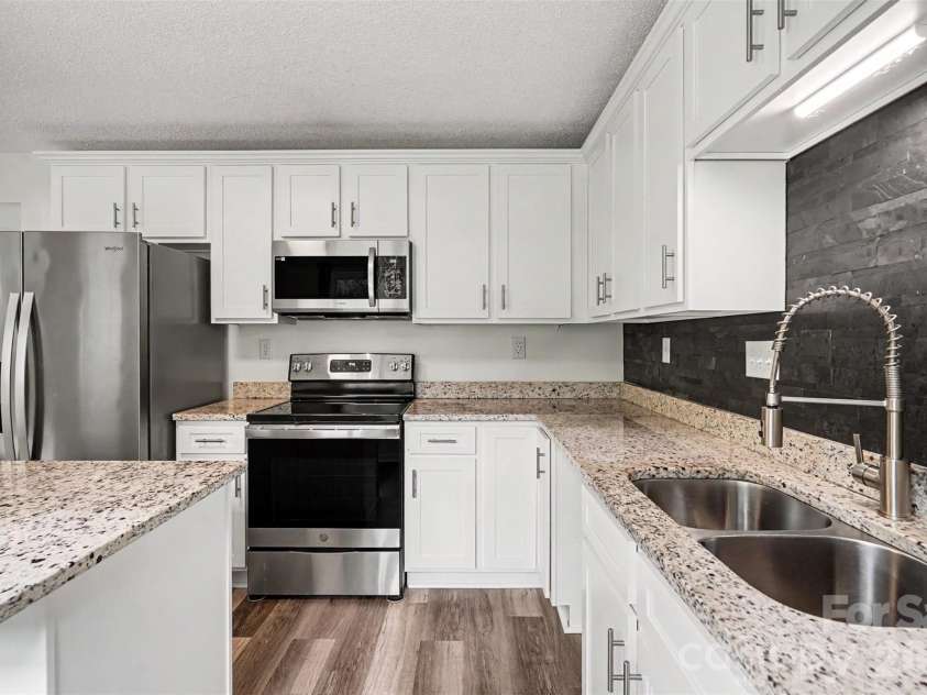 429 Castlewood Circle, Rock Hill, SC 29730.  MLS# CAR4411534, YatesRealty ID 42185. 