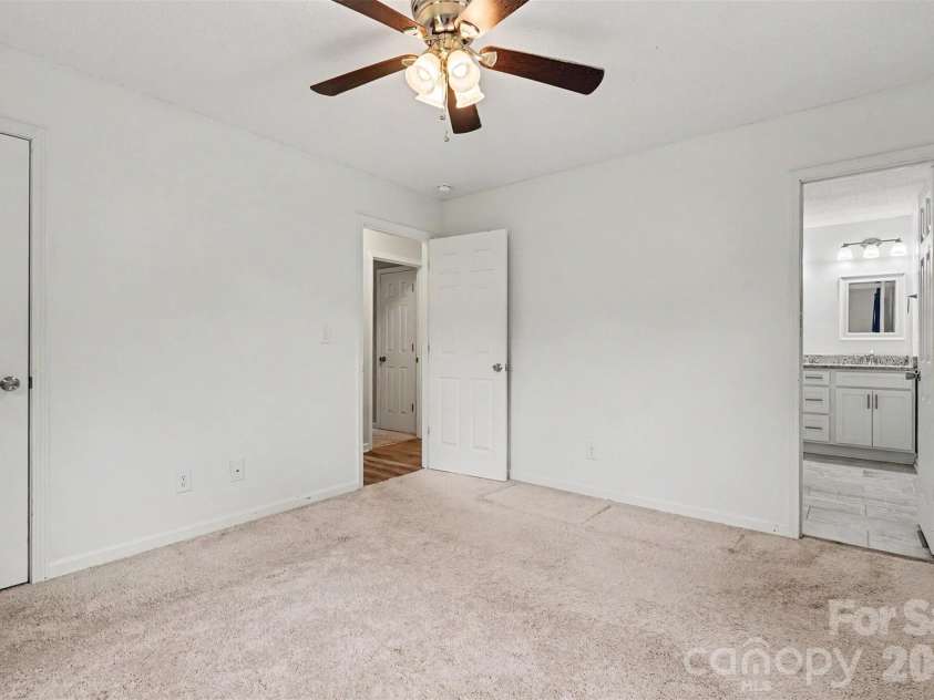 429 Castlewood Circle, Rock Hill, SC 29730.  MLS# CAR4411534, YatesRealty ID 42185. 