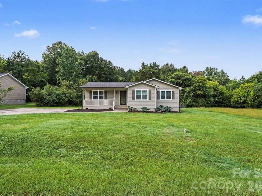 429 Castlewood Circle, Rock Hill, SC 29730.  MLS# CAR4411534, YatesRealty ID 42185. 