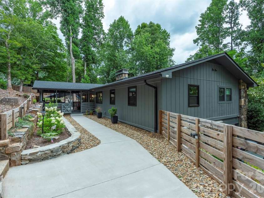 53 Vanderbilt Terrace, Asheville, NC 28806.  MLS# CAR4404446, YatesRealty ID 42186. 
