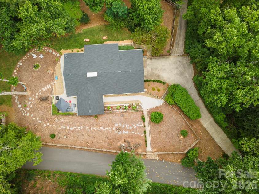 53 Vanderbilt Terrace, Asheville, NC 28806.  MLS# CAR4404446, YatesRealty ID 42186. 