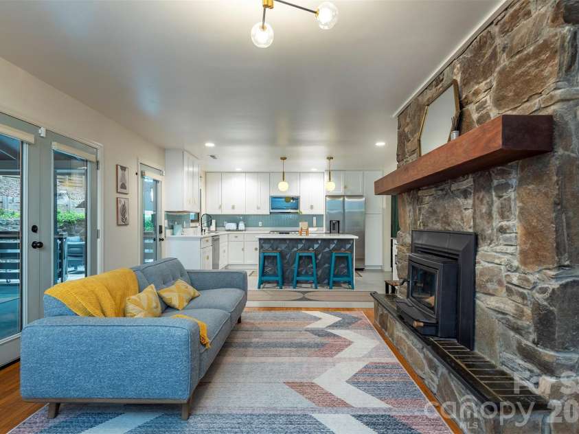53 Vanderbilt Terrace, Asheville, NC 28806.  MLS# CAR4404446, YatesRealty ID 42186. 