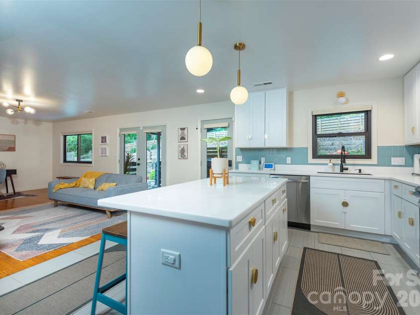53 Vanderbilt Terrace, Asheville, NC 28806.  MLS# CAR4404446, YatesRealty ID 42186. 