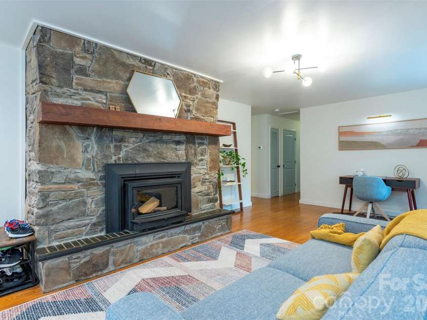 53 Vanderbilt Terrace, Asheville, NC 28806.  MLS# CAR4404446, YatesRealty ID 42186. 