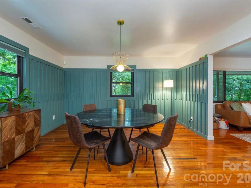 53 Vanderbilt Terrace, Asheville, NC 28806.  MLS# CAR4404446, YatesRealty ID 42186. 