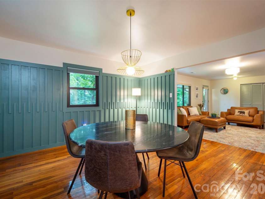 53 Vanderbilt Terrace, Asheville, NC 28806.  MLS# CAR4404446, YatesRealty ID 42186. 