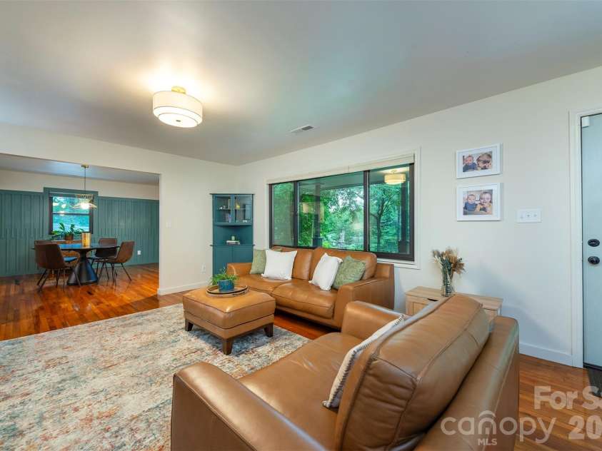 53 Vanderbilt Terrace, Asheville, NC 28806.  MLS# CAR4404446, YatesRealty ID 42186. 
