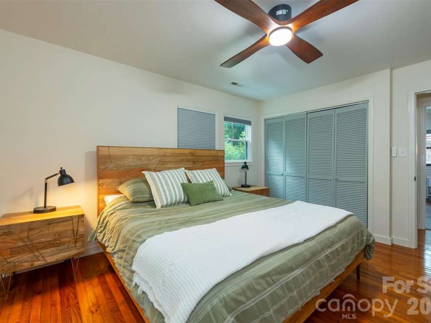 53 Vanderbilt Terrace, Asheville, NC 28806.  MLS# CAR4404446, YatesRealty ID 42186. 