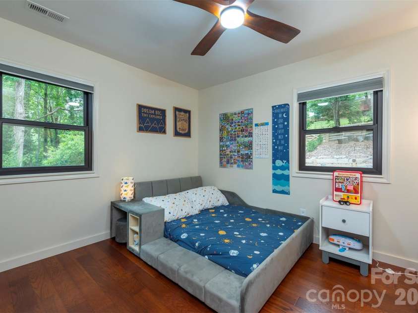 53 Vanderbilt Terrace, Asheville, NC 28806.  MLS# CAR4404446, YatesRealty ID 42186. 