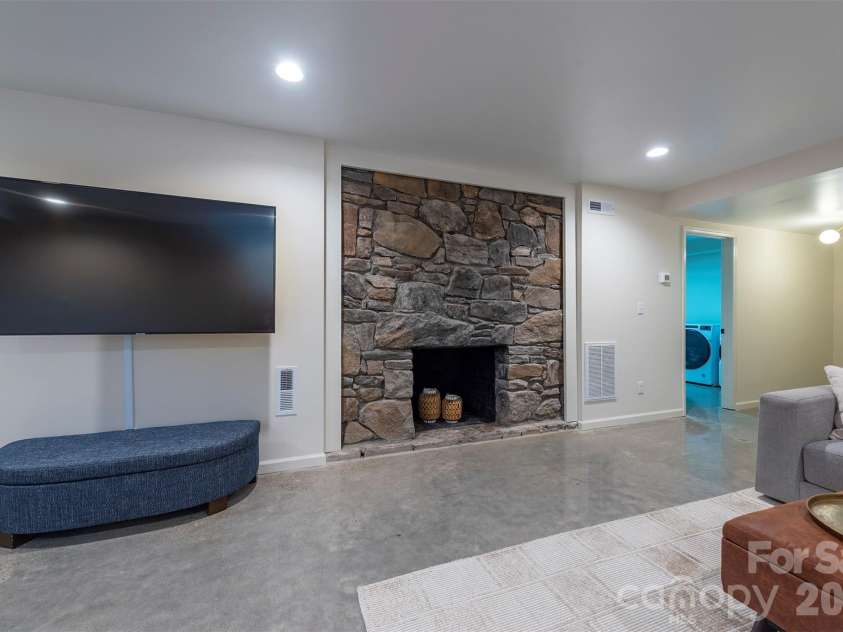 53 Vanderbilt Terrace, Asheville, NC 28806.  MLS# CAR4404446, YatesRealty ID 42186. 