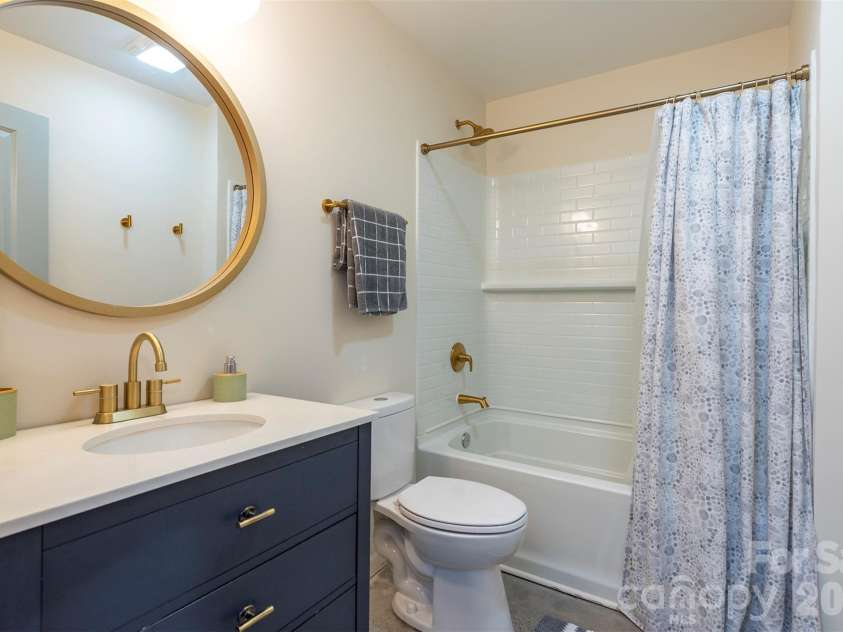 53 Vanderbilt Terrace, Asheville, NC 28806.  MLS# CAR4404446, YatesRealty ID 42186. 