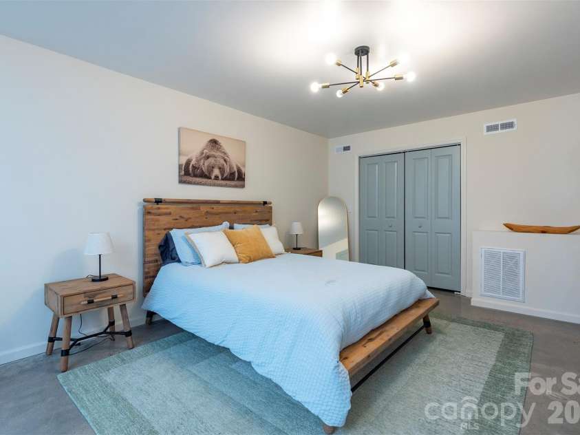 53 Vanderbilt Terrace, Asheville, NC 28806.  MLS# CAR4404446, YatesRealty ID 42186. 