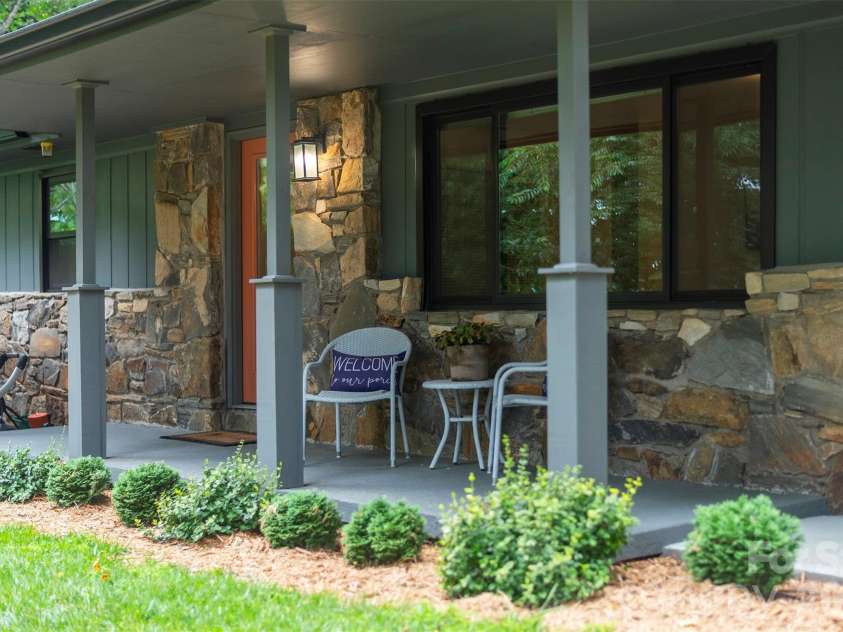 53 Vanderbilt Terrace, Asheville, NC 28806.  MLS# CAR4404446, YatesRealty ID 42186. 