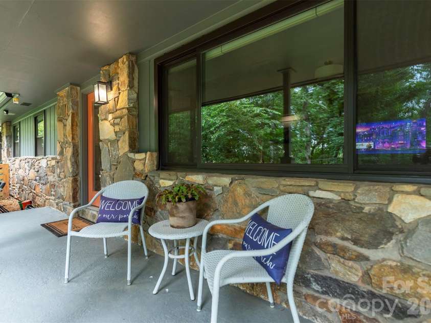 53 Vanderbilt Terrace, Asheville, NC 28806.  MLS# CAR4404446, YatesRealty ID 42186. 