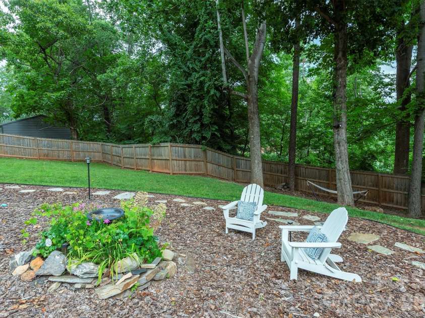53 Vanderbilt Terrace, Asheville, NC 28806.  MLS# CAR4404446, YatesRealty ID 42186. 