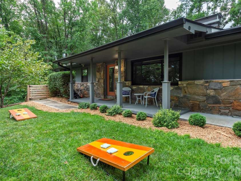 53 Vanderbilt Terrace, Asheville, NC 28806.  MLS# CAR4404446, YatesRealty ID 42186. 