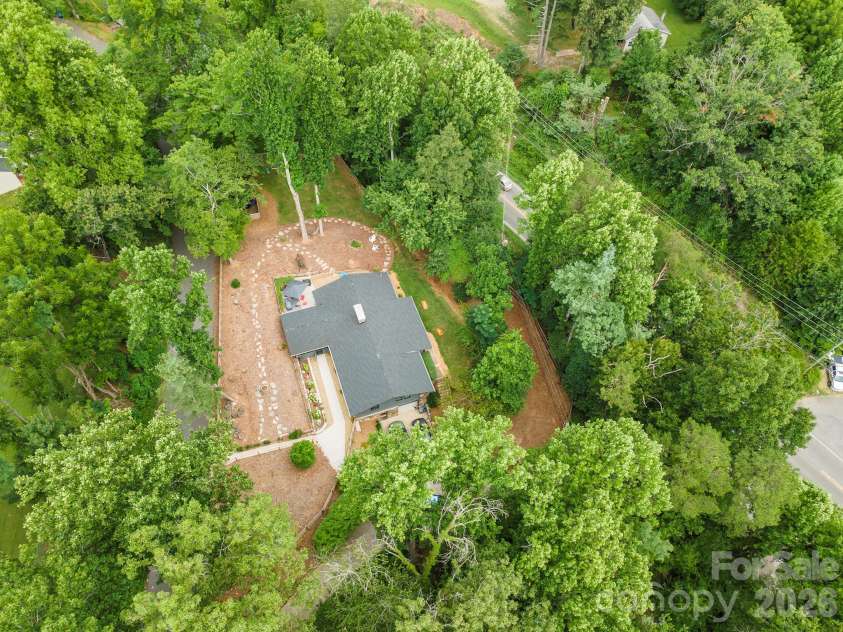 53 Vanderbilt Terrace, Asheville, NC 28806.  MLS# CAR4404446, YatesRealty ID 42186. 