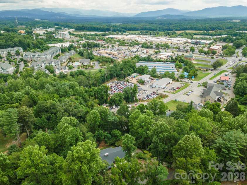 53 Vanderbilt Terrace, Asheville, NC 28806.  MLS# CAR4404446, YatesRealty ID 42186. 