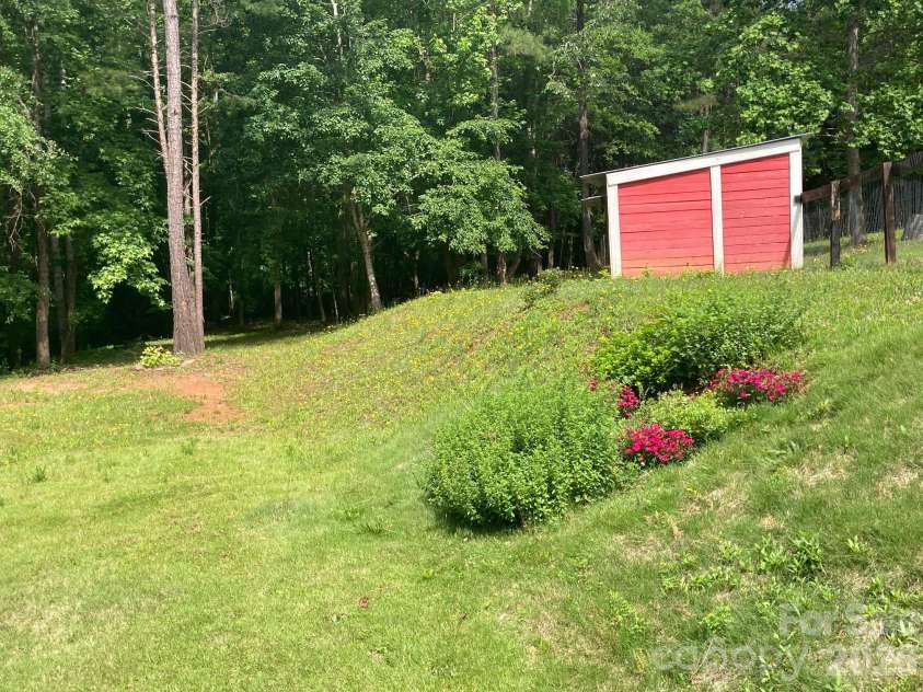 1095 Prince Road, Landrum, SC 29356.  MLS# CAR4405538, YatesRealty ID 42187. 