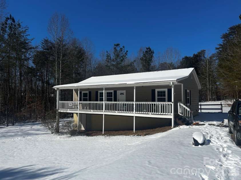 1095 Prince Road, Landrum, SC 29356.  MLS# CAR4405538, YatesRealty ID 42187. 