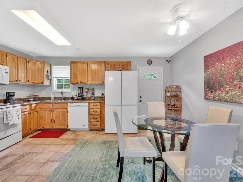 1095 Prince Road, Landrum, SC 29356.  MLS# CAR4405538, YatesRealty ID 42187. Kitchen