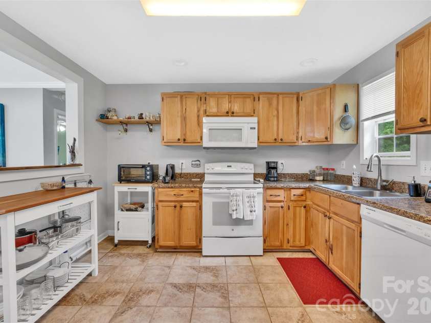 1095 Prince Road, Landrum, SC 29356.  MLS# CAR4405538, YatesRealty ID 42187. Kitchen