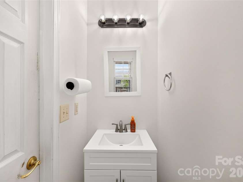 9907 Porta Ferry Drive, Charlotte, NC 28213.  MLS# CAR4408467, YatesRealty ID 42189. 