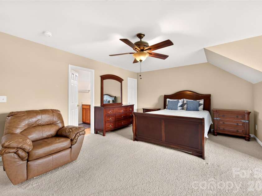9907 Porta Ferry Drive, Charlotte, NC 28213.  MLS# CAR4408467, YatesRealty ID 42189. 