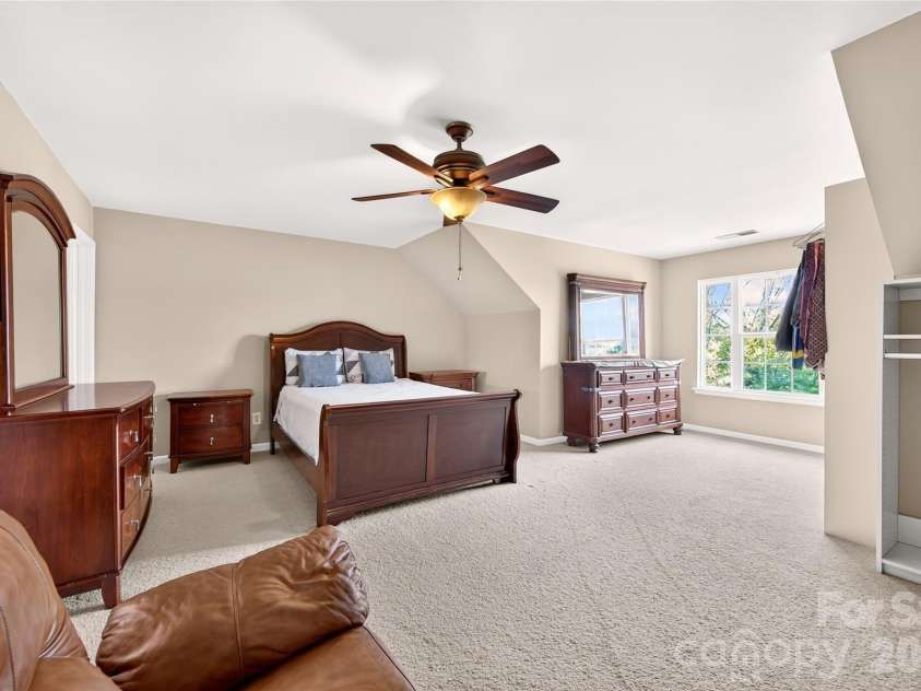 9907 Porta Ferry Drive, Charlotte, NC 28213.  MLS# CAR4408467, YatesRealty ID 42189. 