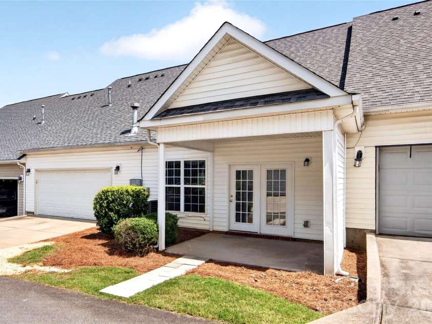 9907 Porta Ferry Drive, Charlotte, NC 28213.  MLS# CAR4408467, YatesRealty ID 42189. 
