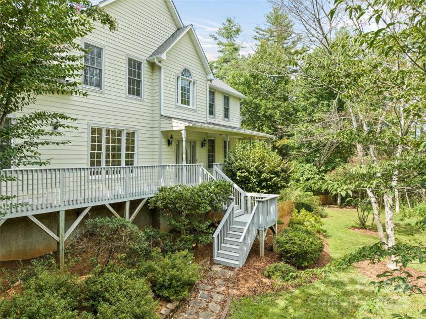 6 Dogwood Lane, Fletcher, NC 28732.  MLS# CAR4302762, YatesRealty ID 4219. 