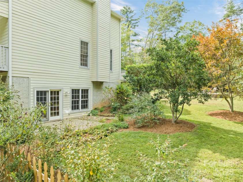 6 Dogwood Lane, Fletcher, NC 28732.  MLS# CAR4302762, YatesRealty ID 4219. 