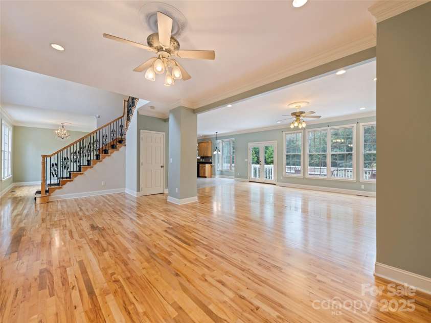 6 Dogwood Lane, Fletcher, NC 28732.  MLS# CAR4302762, YatesRealty ID 4219. 