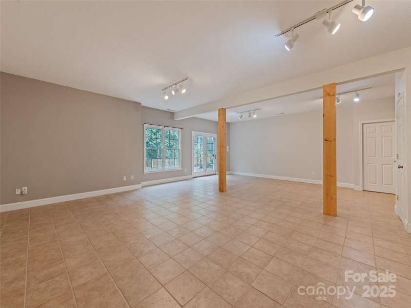 6 Dogwood Lane, Fletcher, NC 28732.  MLS# CAR4302762, YatesRealty ID 4219. 