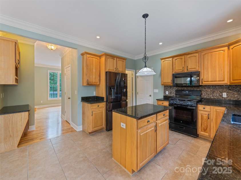 6 Dogwood Lane, Fletcher, NC 28732.  MLS# CAR4302762, YatesRealty ID 4219. 