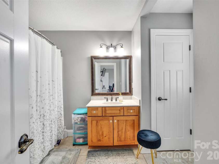 37 Carland Drive, Arden, NC 28704.  MLS# CAR4409376, YatesRealty ID 42190. Bathroom #3