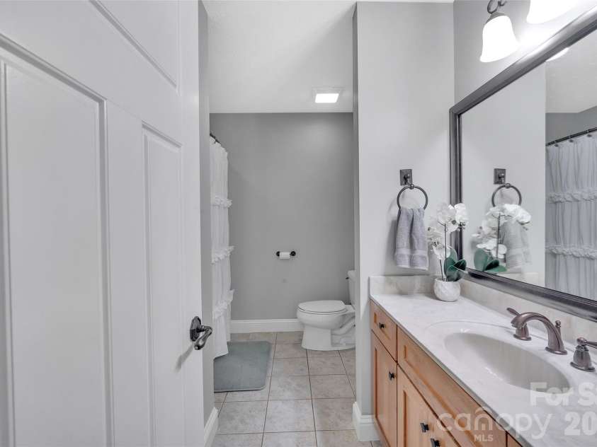 37 Carland Drive, Arden, NC 28704.  MLS# CAR4409376, YatesRealty ID 42190. Bathroom #4