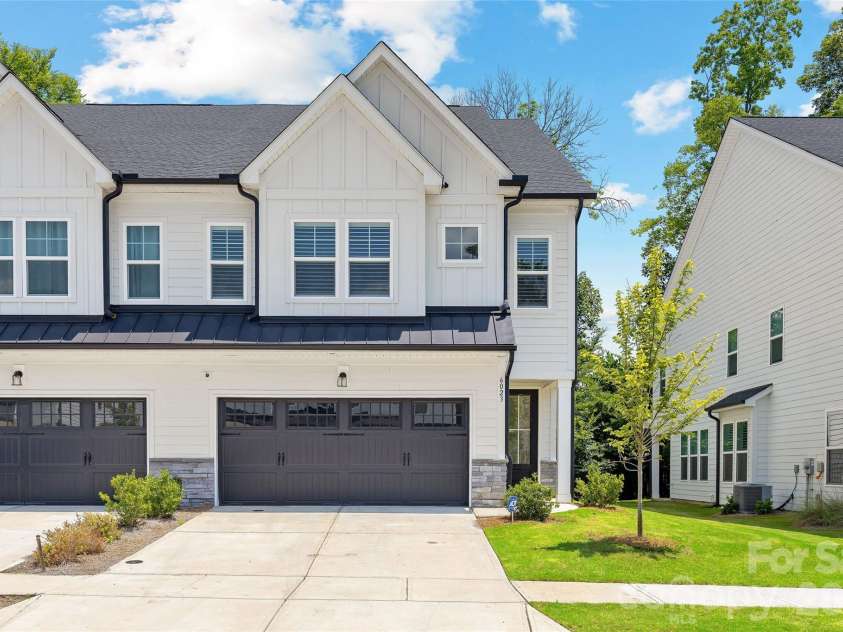6023 Corbin Woods Court, Charlotte, NC 28226.  MLS# CAR4401327, YatesRealty ID 42191. 