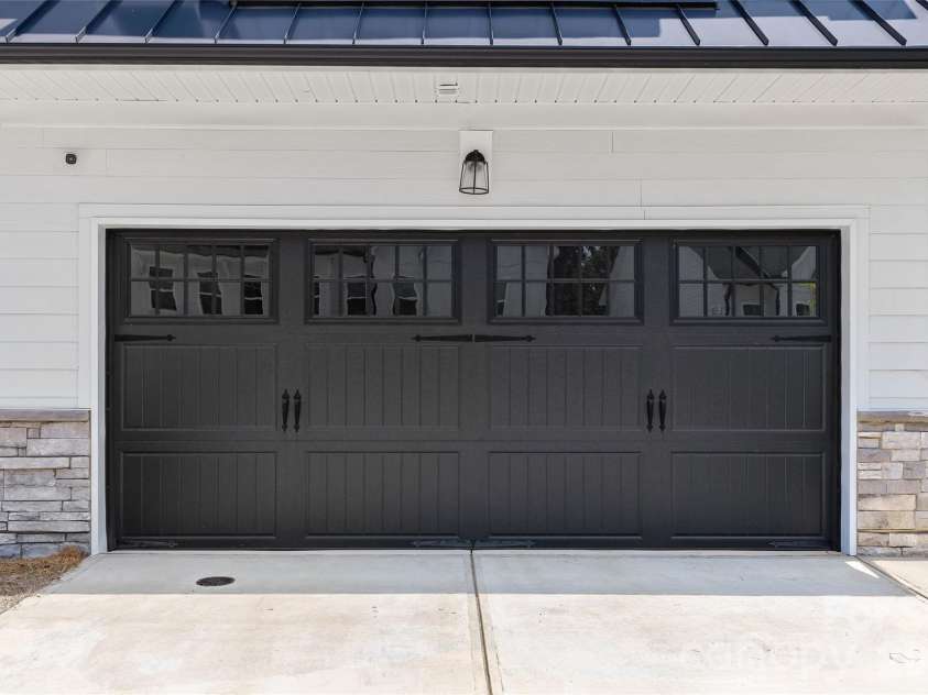 6023 Corbin Woods Court, Charlotte, NC 28226.  MLS# CAR4401327, YatesRealty ID 42191. 