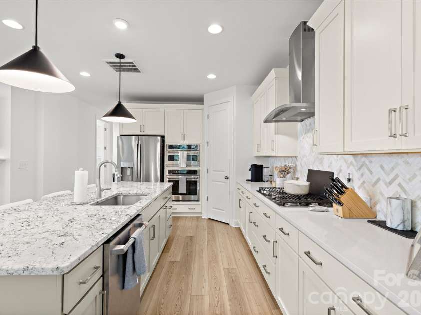6023 Corbin Woods Court, Charlotte, NC 28226.  MLS# CAR4401327, YatesRealty ID 42191. 
