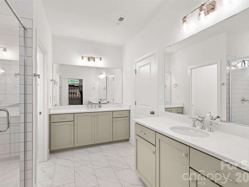 6023 Corbin Woods Court, Charlotte, NC 28226.  MLS# CAR4401327, YatesRealty ID 42191. 