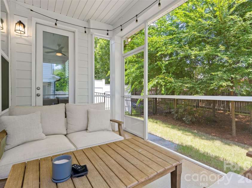 6023 Corbin Woods Court, Charlotte, NC 28226.  MLS# CAR4401327, YatesRealty ID 42191. 