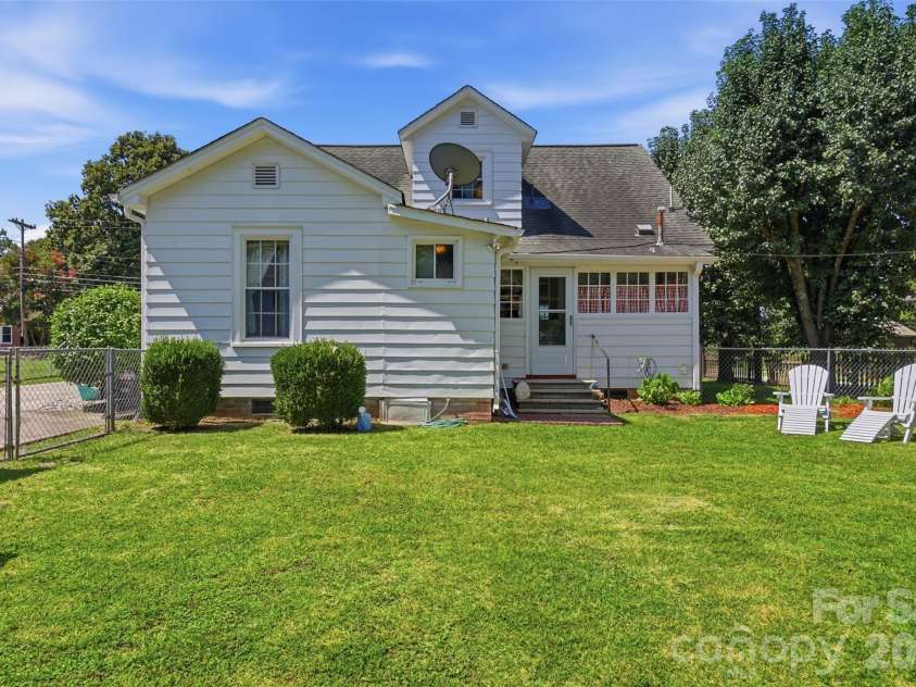 117 Marion Street, Clover, SC 29710.  MLS# CAR4405212, YatesRealty ID 42192. 