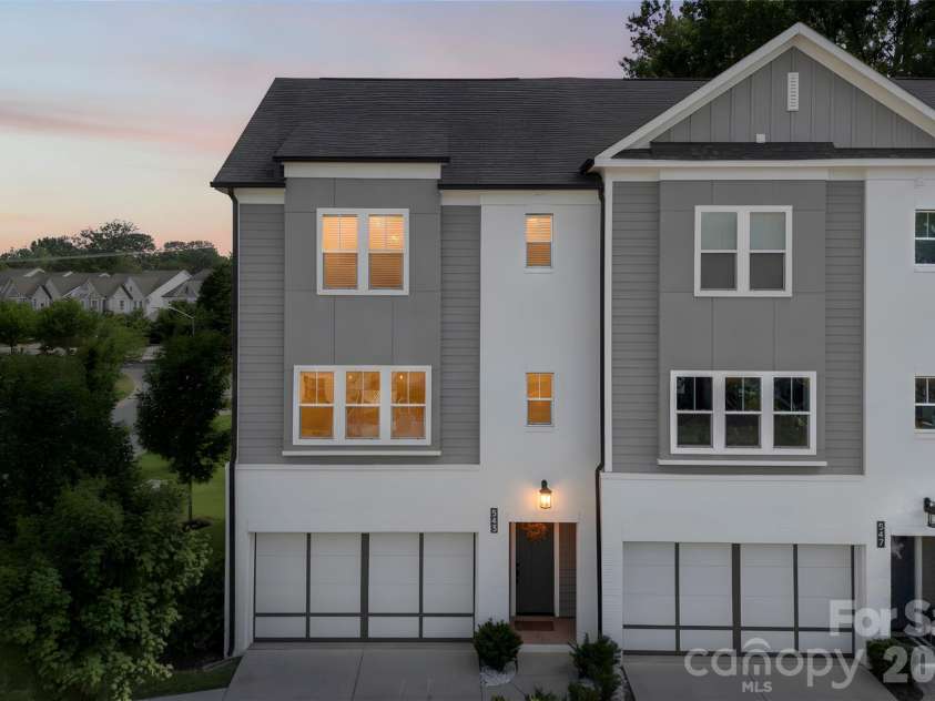 543 Greystone Road, Charlotte, NC 28209.  MLS# CAR4405427, YatesRealty ID 42193. 543 Greystone Road