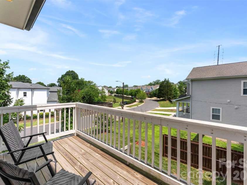 543 Greystone Road, Charlotte, NC 28209.  MLS# CAR4405427, YatesRealty ID 42193. Deck off the living room