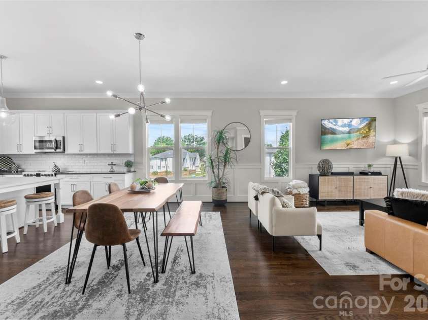 543 Greystone Road, Charlotte, NC 28209.  MLS# CAR4405427, YatesRealty ID 42193. Dining area