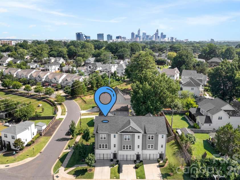 543 Greystone Road, Charlotte, NC 28209.  MLS# CAR4405427, YatesRealty ID 42193. End unit townhome